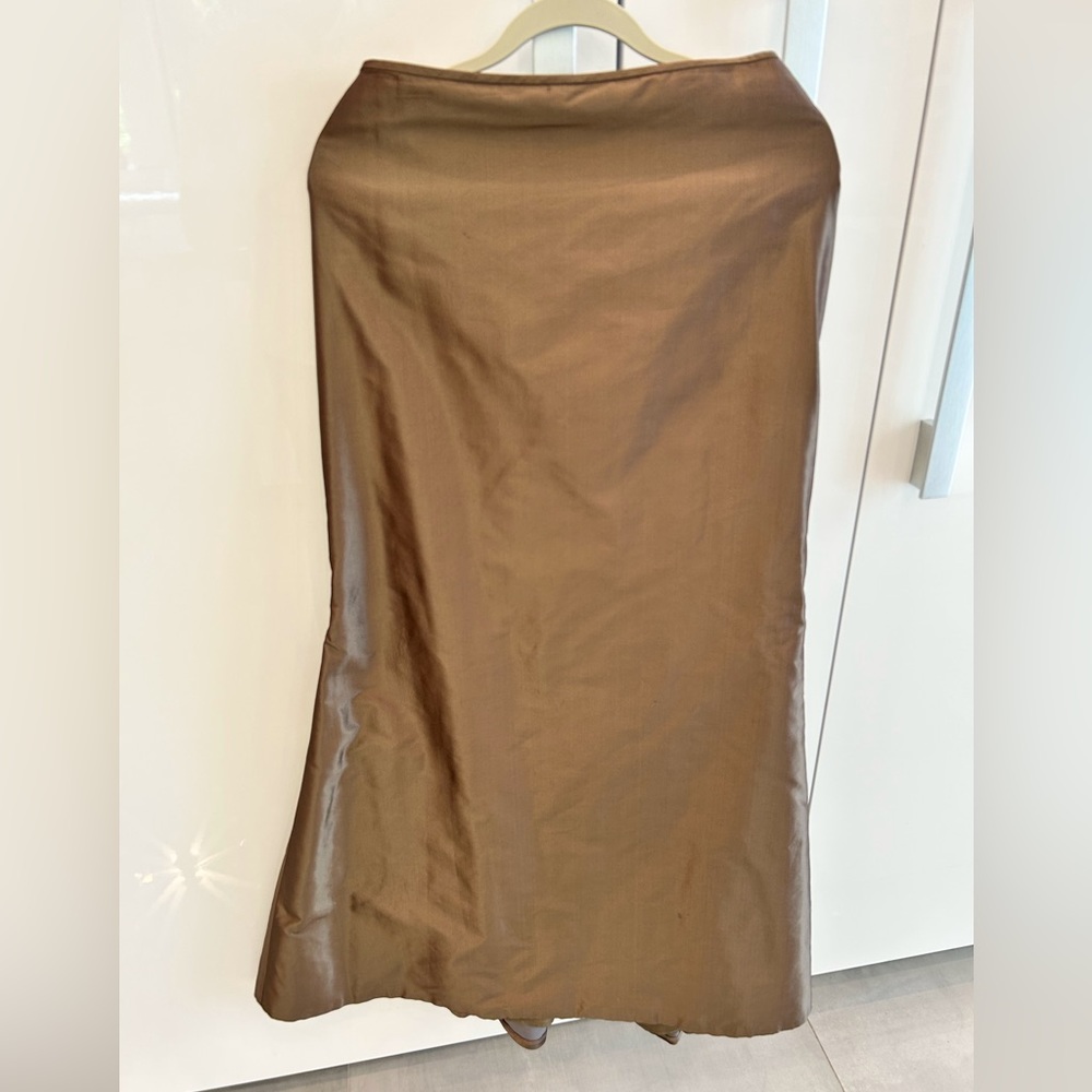 Women’s Carmen Marc Valvo Collection %100 silk evening maxi skirt